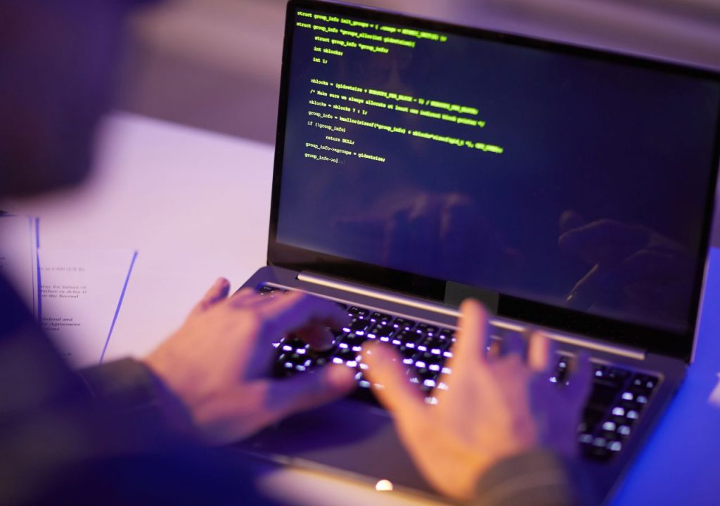 آبل تتCollaborate مع أنثروبيك لتطوير منصة برمجية متقدمة تعتمد على الذكاء الاصطناعي