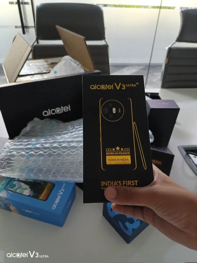 تأكيد رسمي لاسم Alcatel V3 Ultra وتسريب التصميم قبل الإطلاق الرسمي تأكيد رسمي لاسم Alcatel V3 Ultra وتسريب التصميم قبل الإطلاق الرسمي