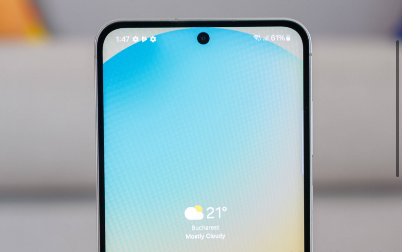 سامسونج Galaxy S25 FE: كاميرا أمامية متطورة تعزز من تجربة التصوير